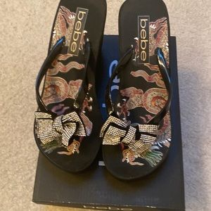 Bebe wedge Alaya dragon Platform sandals Rhinestone Bow Womens Size